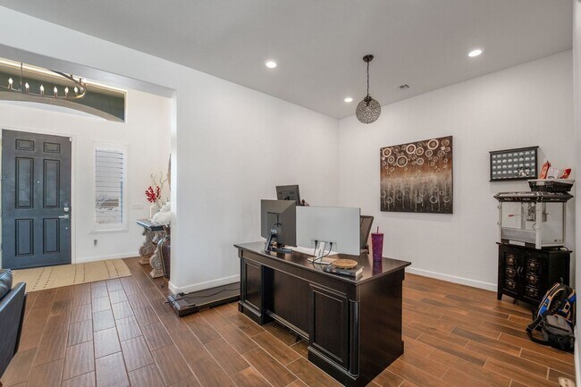 Building Photo - Spacious 4BR House in Cave Creek