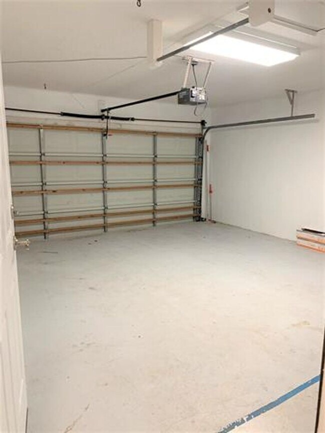Building Photo - 4030 Laurelwood Ln