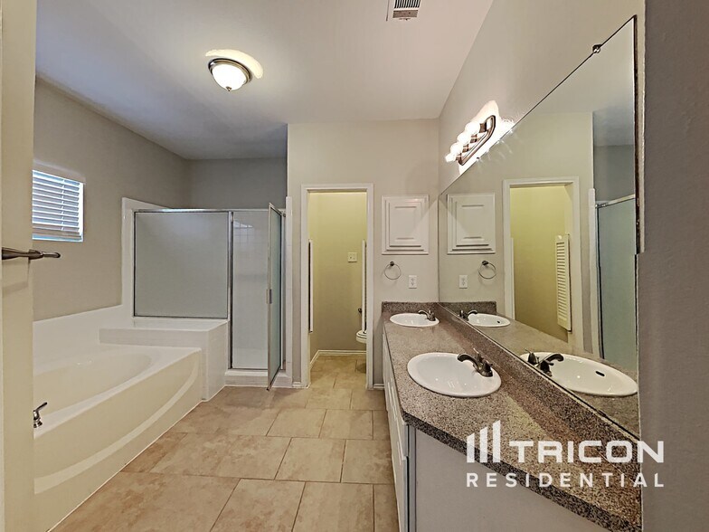 Building Photo - 1081 Treehouse Ln