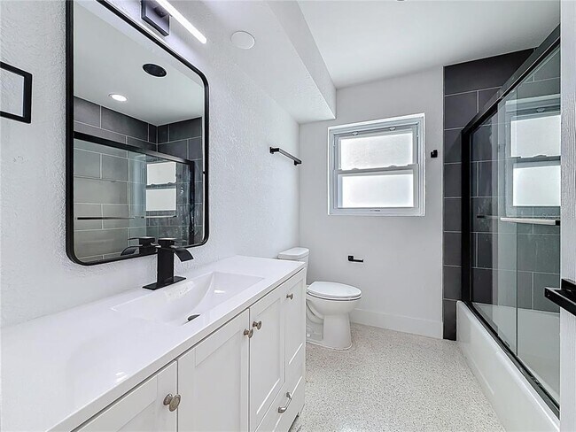 Building Photo - 2161 Edythe Dr