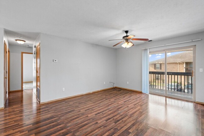 Building Photo - 815 W Warren Ave