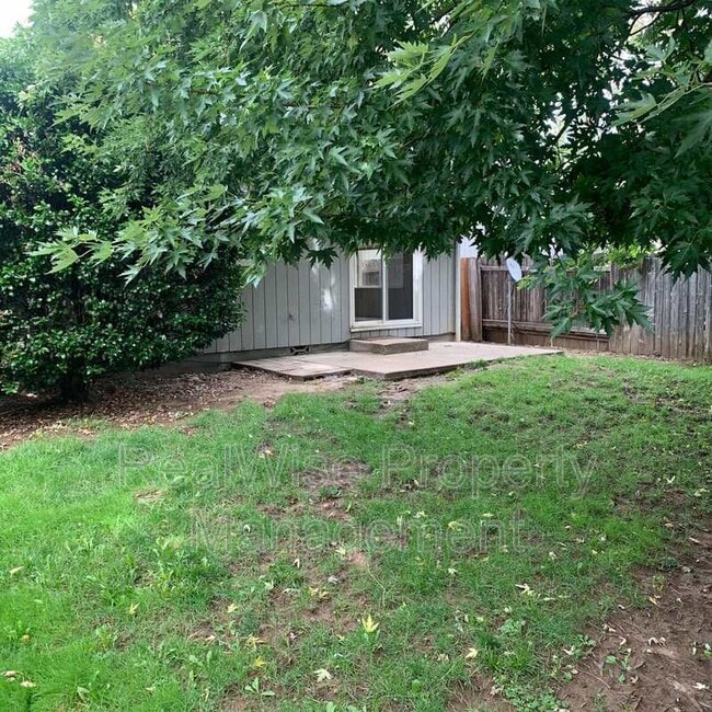Building Photo - 1636 Leonard Rd