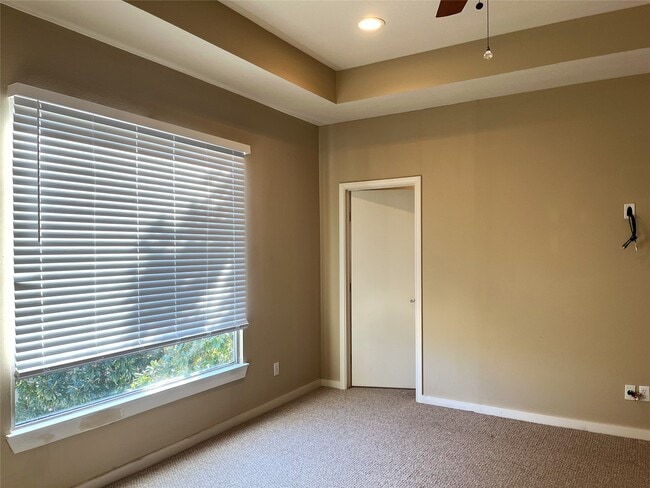 Building Photo - 4338 Center St