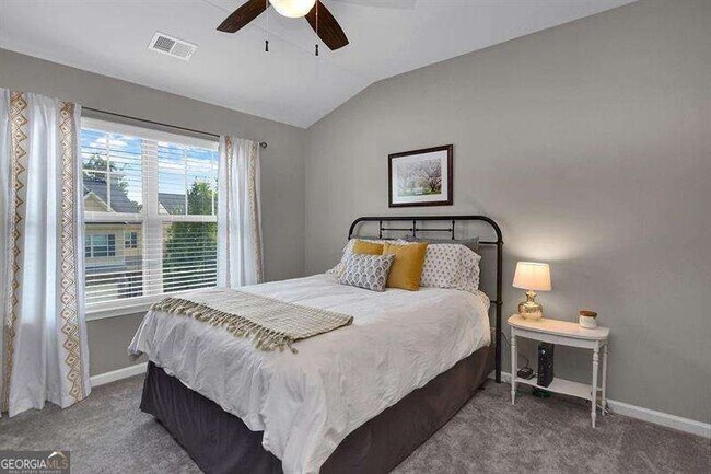 Building Photo - 307 Lakeside Ln