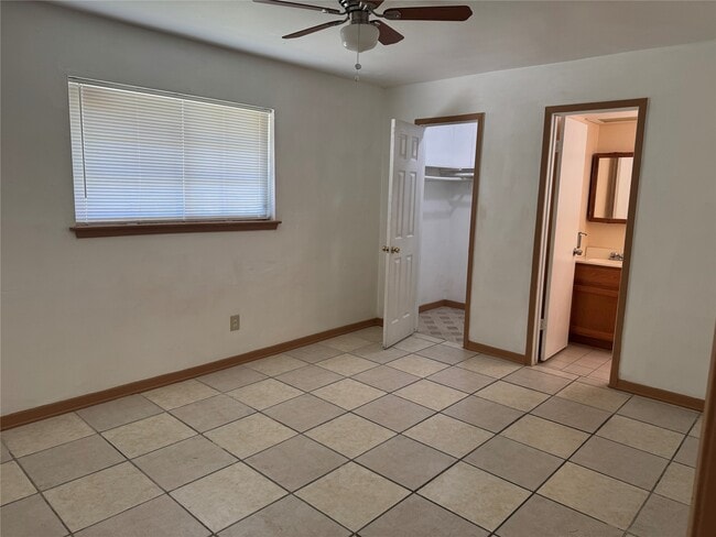 Building Photo - 9835 Eblen Dr