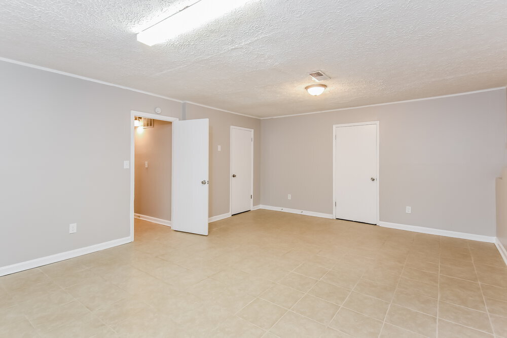 Building Photo - 170 Hyde Park Ct