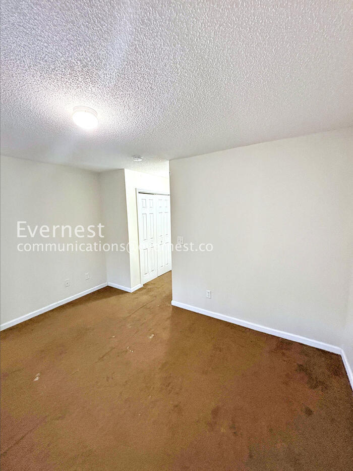 Building Photo - 7688 Creekside Ln