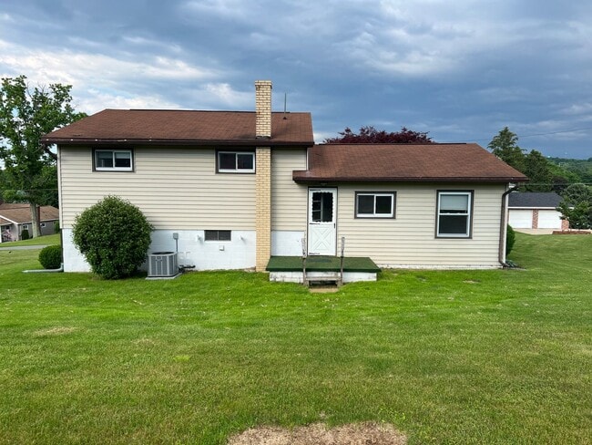 Building Photo - 3 Bed / 1 Bath Single-Family Home – Richland School District