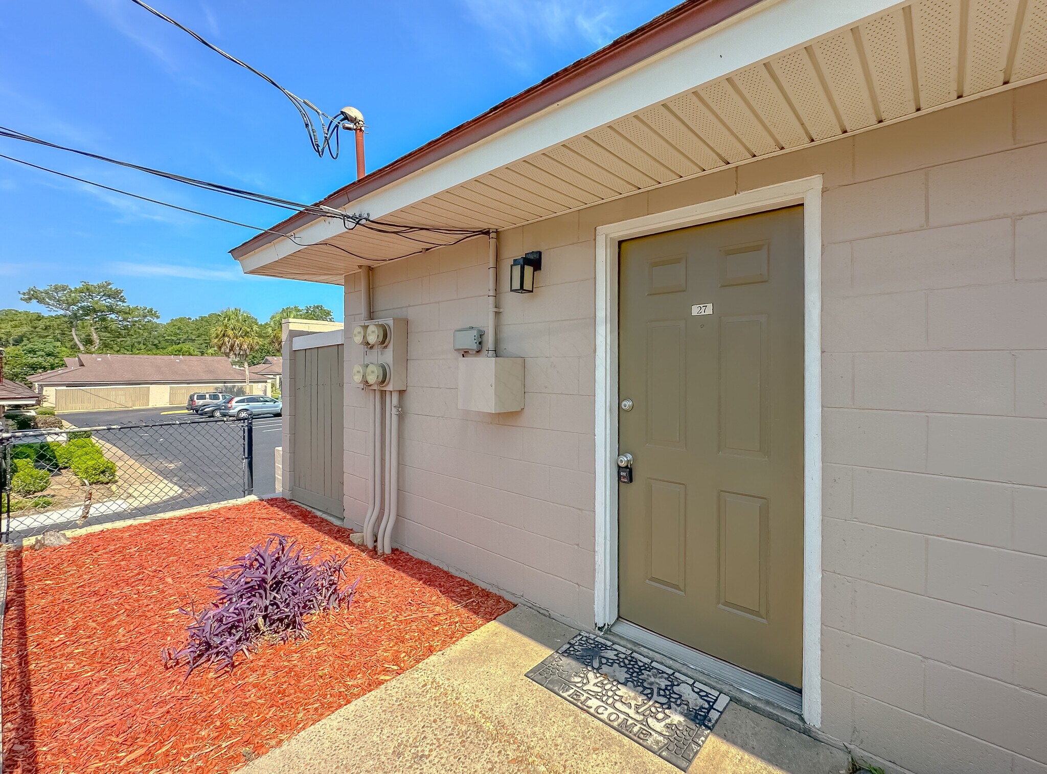 Building Photo - 2241 W Pensacola St