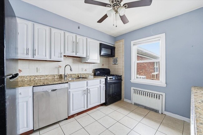 Building Photo - 1400 70th St