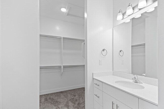 Building Photo - 5801 S Garnet Dr