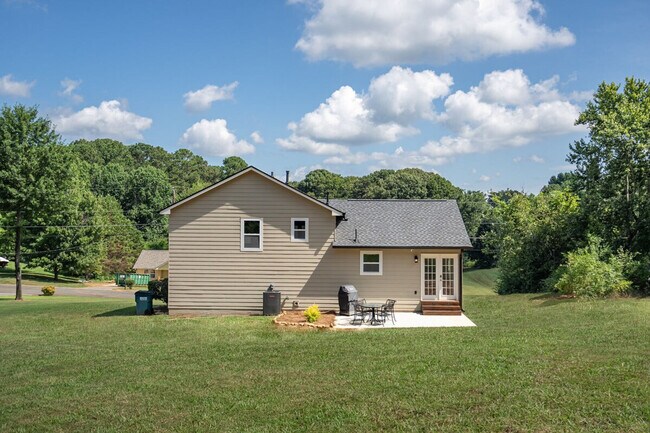 Building Photo - 25 Jennifer Ln