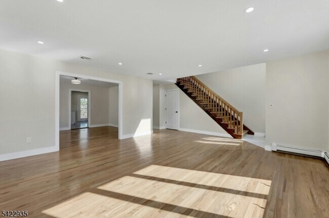 Building Photo - 535 Orchard Ave