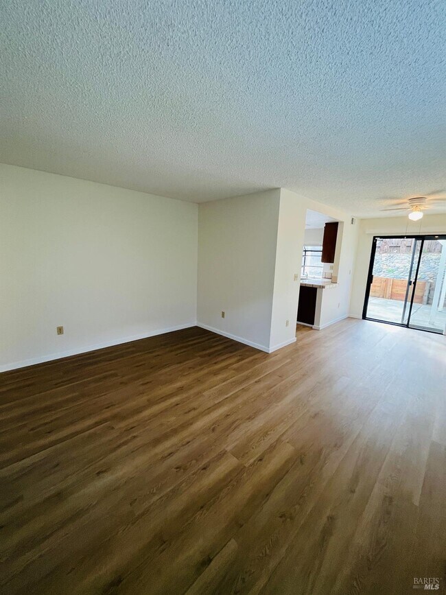 Building Photo - 111 Thresher Dr