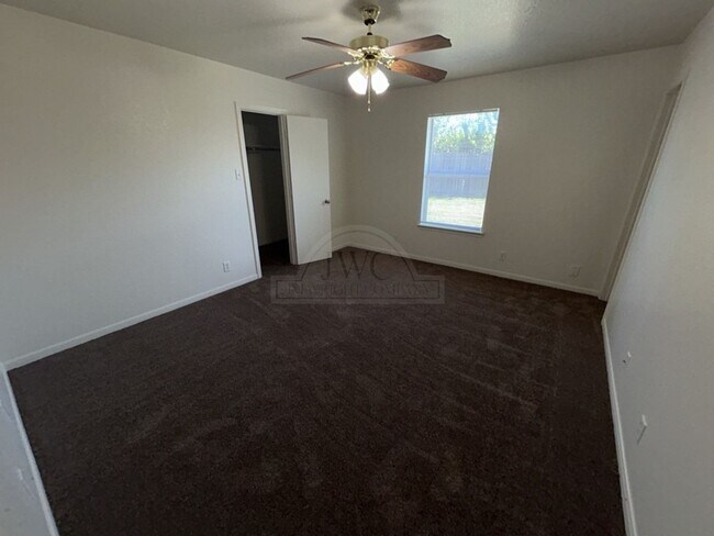 Building Photo - 1303 Cinch Dr