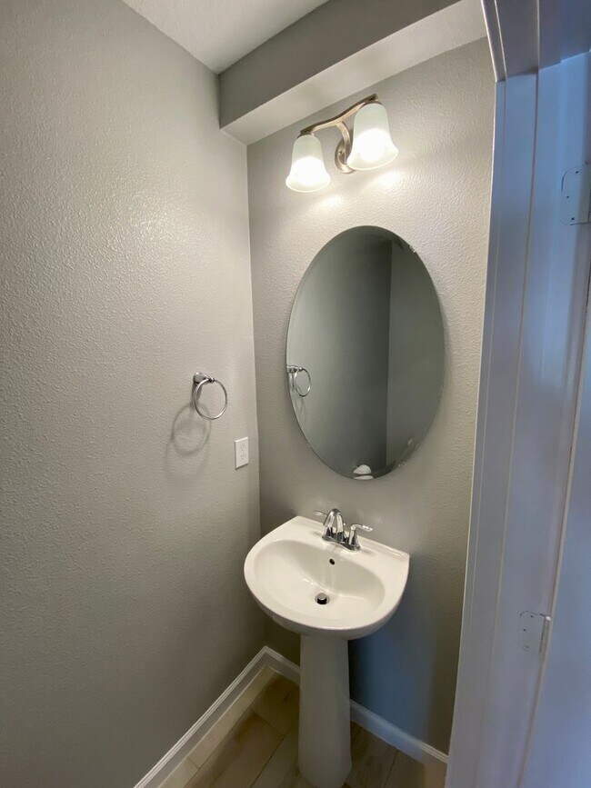 Building Photo - Brand New Townhome for Rent in Gated Commu...