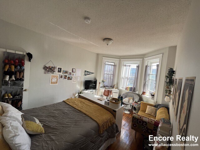 Primary Photo - 1189 Commonwealth Ave