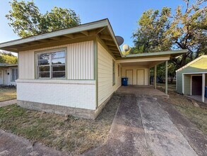 Building Photo - 121 Vandenburg Dr