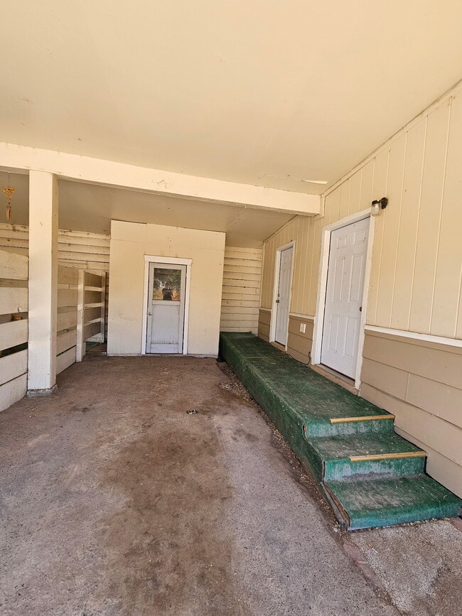 Building Photo - 450 N 3rd W