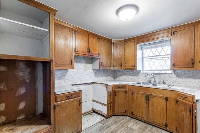 Building Photo - 5311 Pine Ave