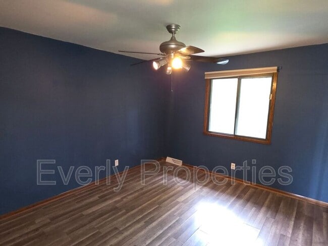 Building Photo - 219 McDivett Dr