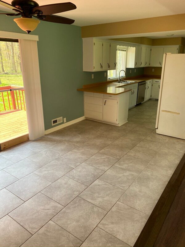 Building Photo - 4152 Sawyer Rd