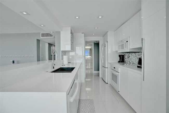 Building Photo - 1620 S Ocean Blvd
