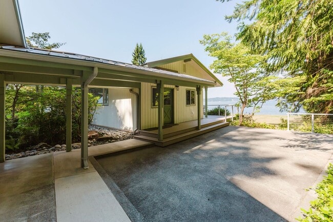 Building Photo - Low Bank Waterfront New Remodel on Huge Lot
