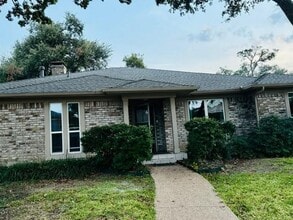 Building Photo - 6918 La Manga Dr