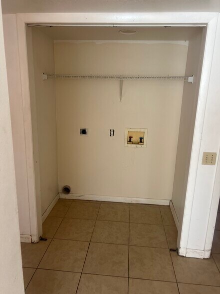 Building Photo - 1209 Unitah Ave