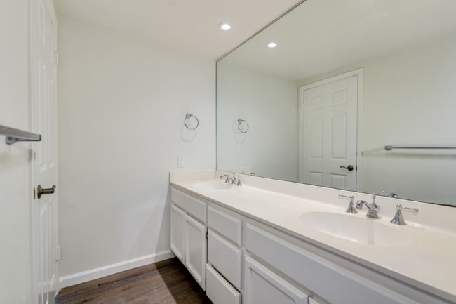 Building Photo - 6238 N 30th Pl