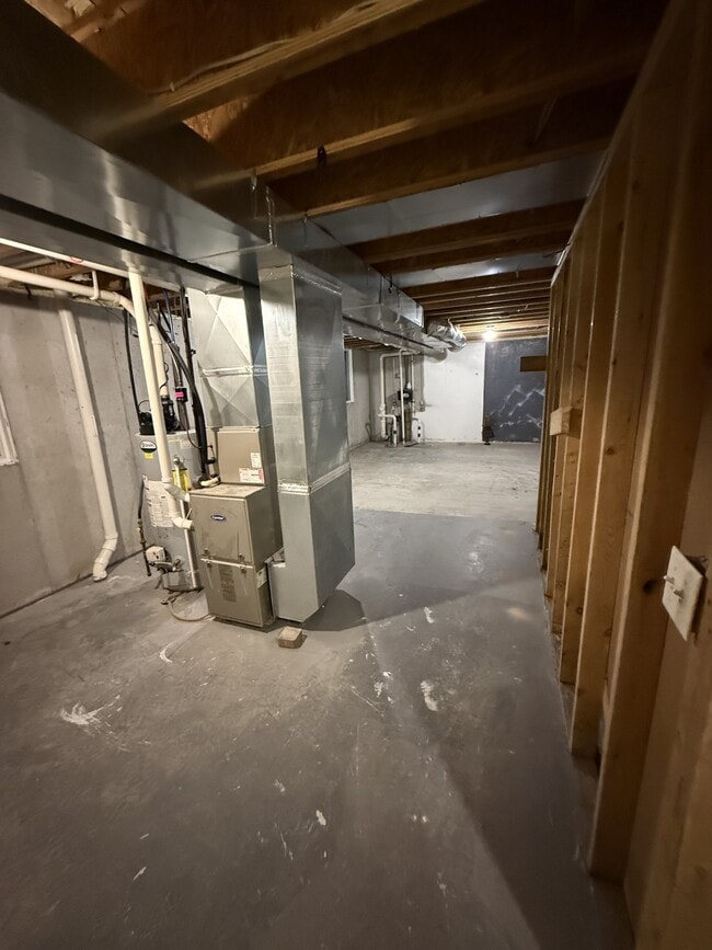 Building Photo - 722 Crooks St