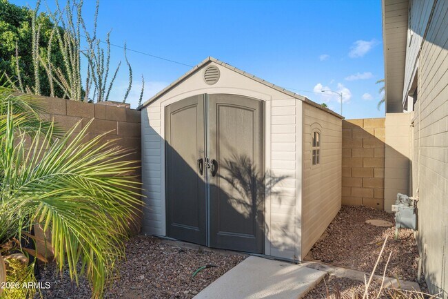 Building Photo - 2548 N 68th Pl