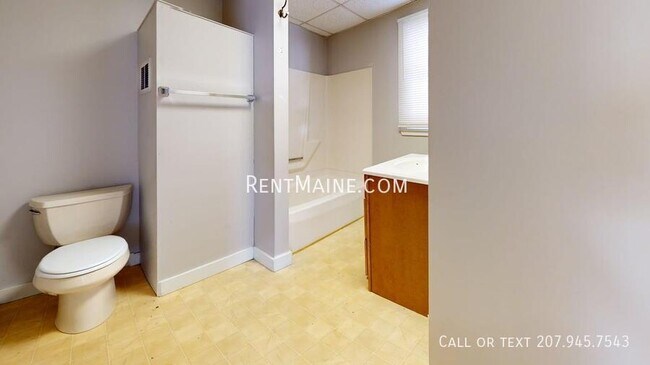 Building Photo - 119 Main St