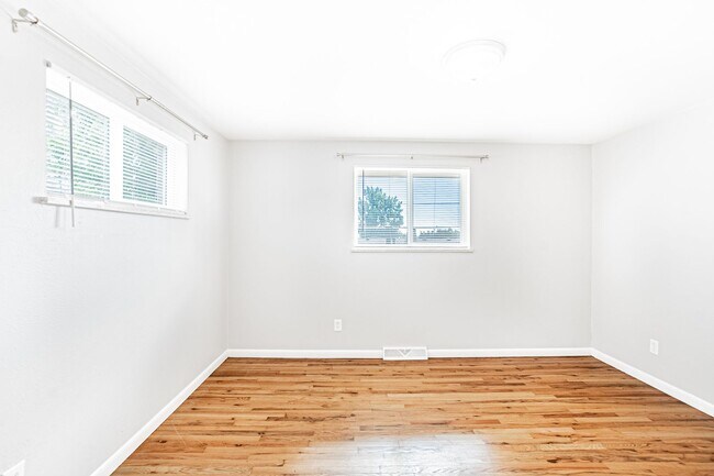 Building Photo - Charming 3BD, 2BA Arvada Home with 2-Car Garage and Yard