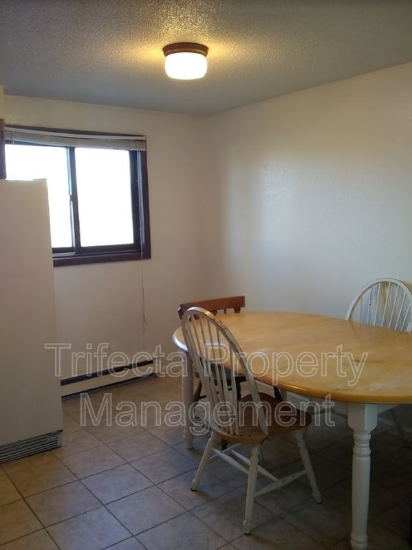 Building Photo - 4955 Basswood Dr