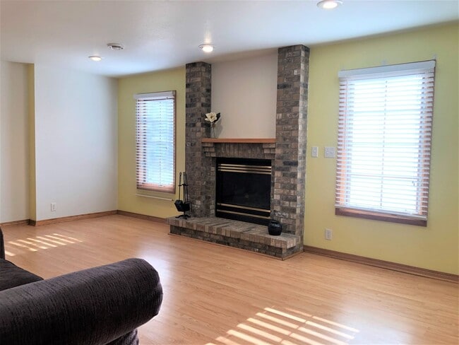Building Photo - Charming 3-Bedroom Home with Fireplaces an...
