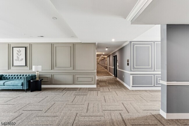 Building Photo - 140 W Webster Ave