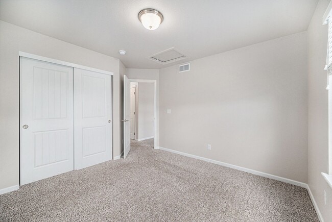 Building Photo - Stunning Solterra Townhome with Spacious B...