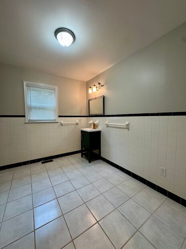 Building Photo - 2720 Hazel St