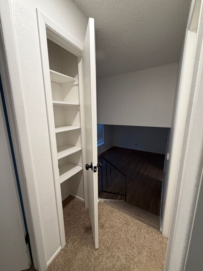 Building Photo - Spacious 3 Bed + Office, 2 Bath Single Family Home with a 2 Car Garage!