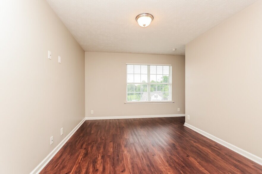 Building Photo - 412 Elegance Way
