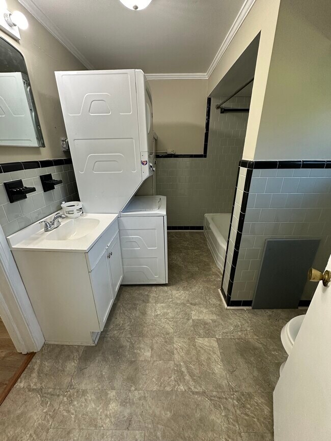 Building Photo - 12020 Winfree St