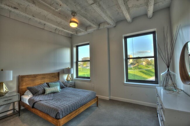 Building Photo - Pershing Lofts