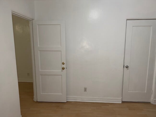 Building Photo - 1267 S Dunsmuir Ave