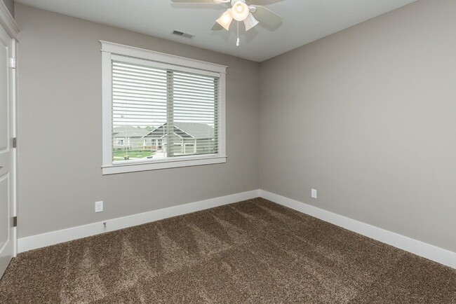 Building Photo - Gorgeous 4 Bed Home! Brand new carpet!