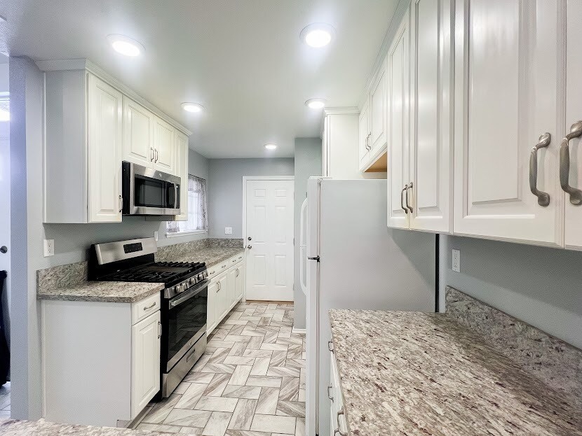 Kitchen - 25855 McBean Pky