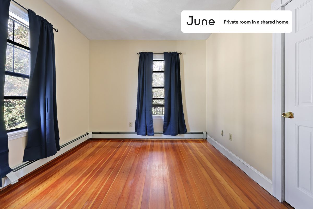 Building Photo - Private bedroom in 4 bed/1 bath Home