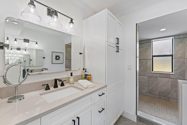 Building Photo - 19800 Sandpointe Bay Dr