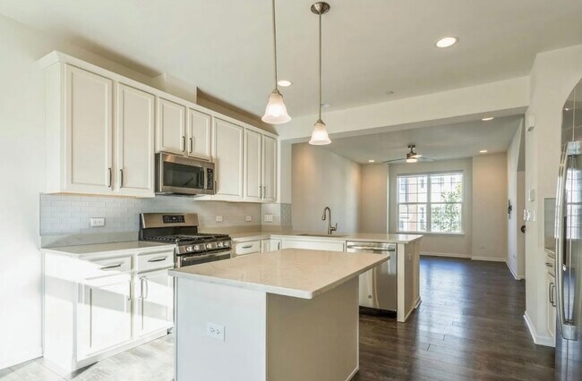 Building Photo - 4443 Monroe Ct